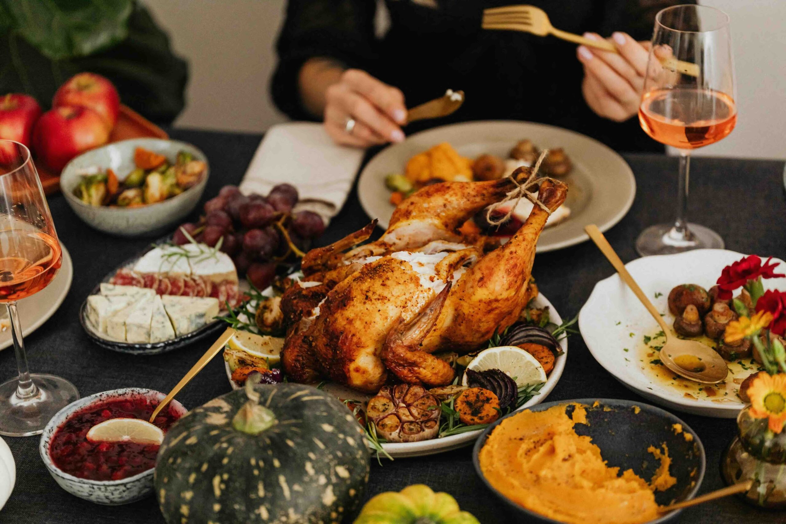 thanksgiving food table