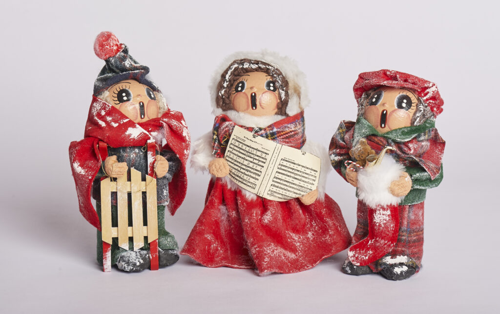 carolers figurines